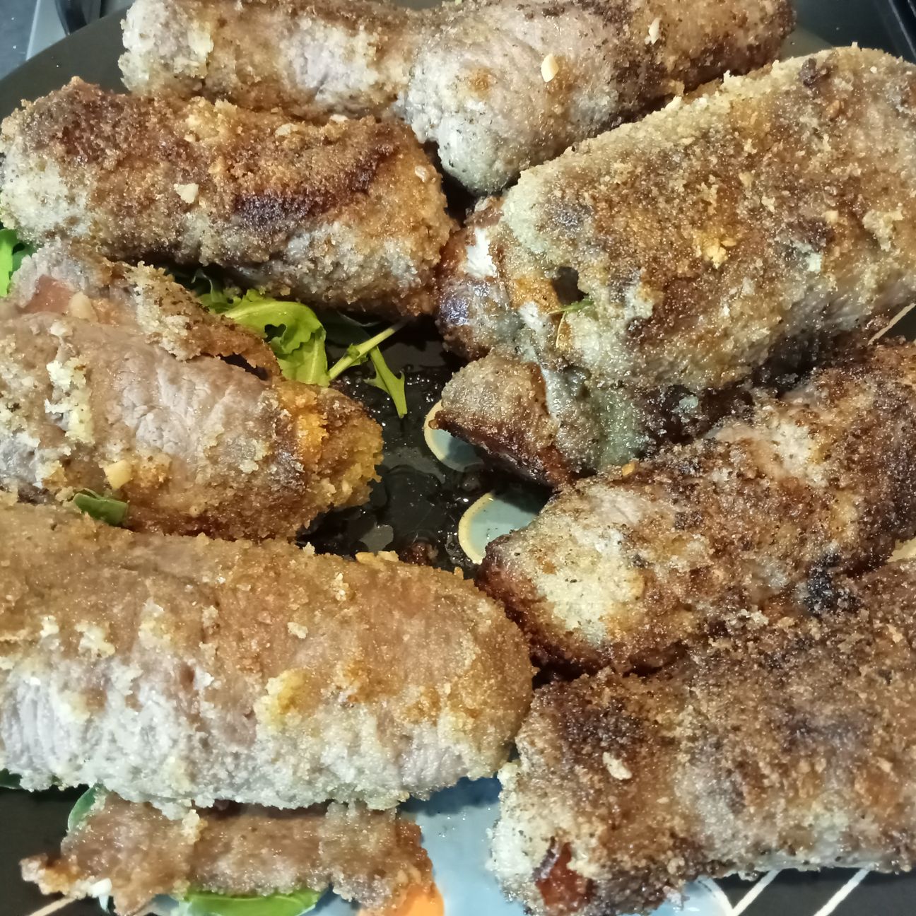 Involtini di vitello con Philadelphia , speck , mollica saporita