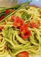 Ricetta Spaghetti con Pesto di erba cipollina e pomodorini