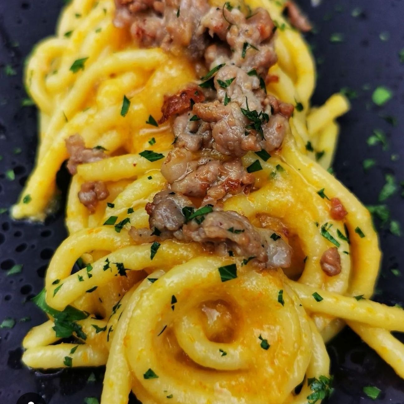 🍝TONNARELLI CON SALSA DI DATTERINI GIALLI, ZAFFERANO E SALSICCIA