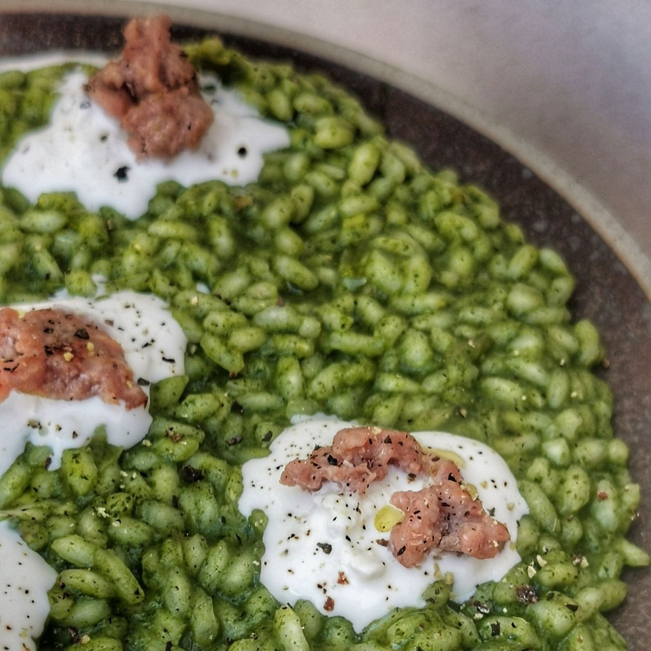 Risotto cime di rapa, salsiccia e stracciatella