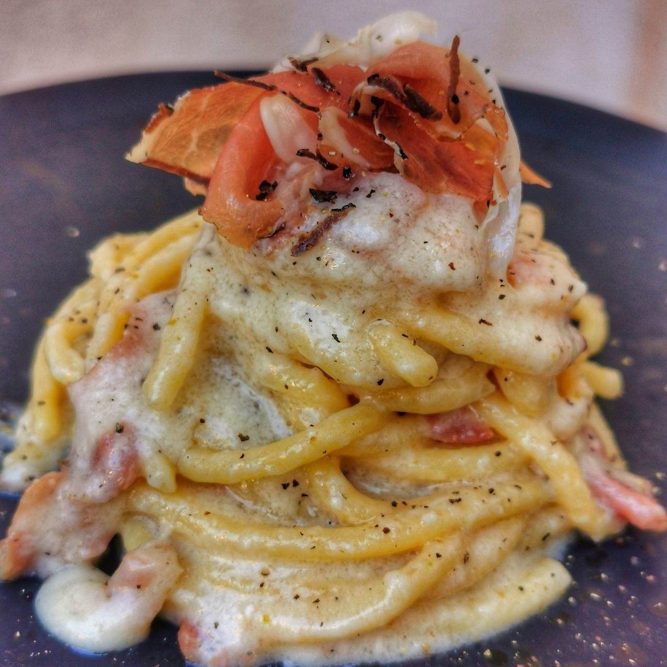 BIGOLI CACIO E PEPE CON CRUDO AL TARTUFO