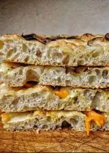 Ricetta FOCACCIA CON POMODORINI GIALLI E CIPOLLA DI TROPEA