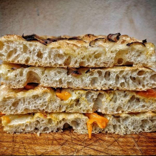 Focaccia Con Pomodorini Gialli E Cipolla Di Tropea Al Ta Cucina