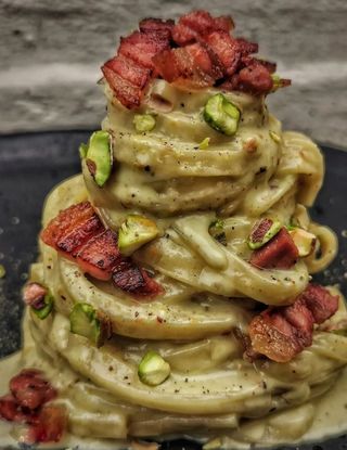 Tagliatelle Con Fonduta Di Taleggio Al Pistacchio E Pancetta Affumicata Al Ta Cucina Pranz Cena