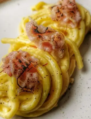 Ricetta SPAGHETTONE CON CREMA DI PARMIGIANO ALLO ZAFFERANO E PANCETTA DOLCE di Pranz.0cena