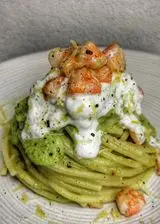 Ricetta SPAGHETTI CON CREMA DI ZUCCHINE, STRACCIATELLA E GAMBERI