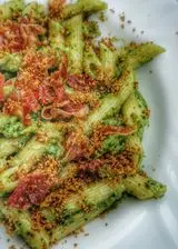 Ricetta Penne rigate con broccolo, speck e pane atturrato