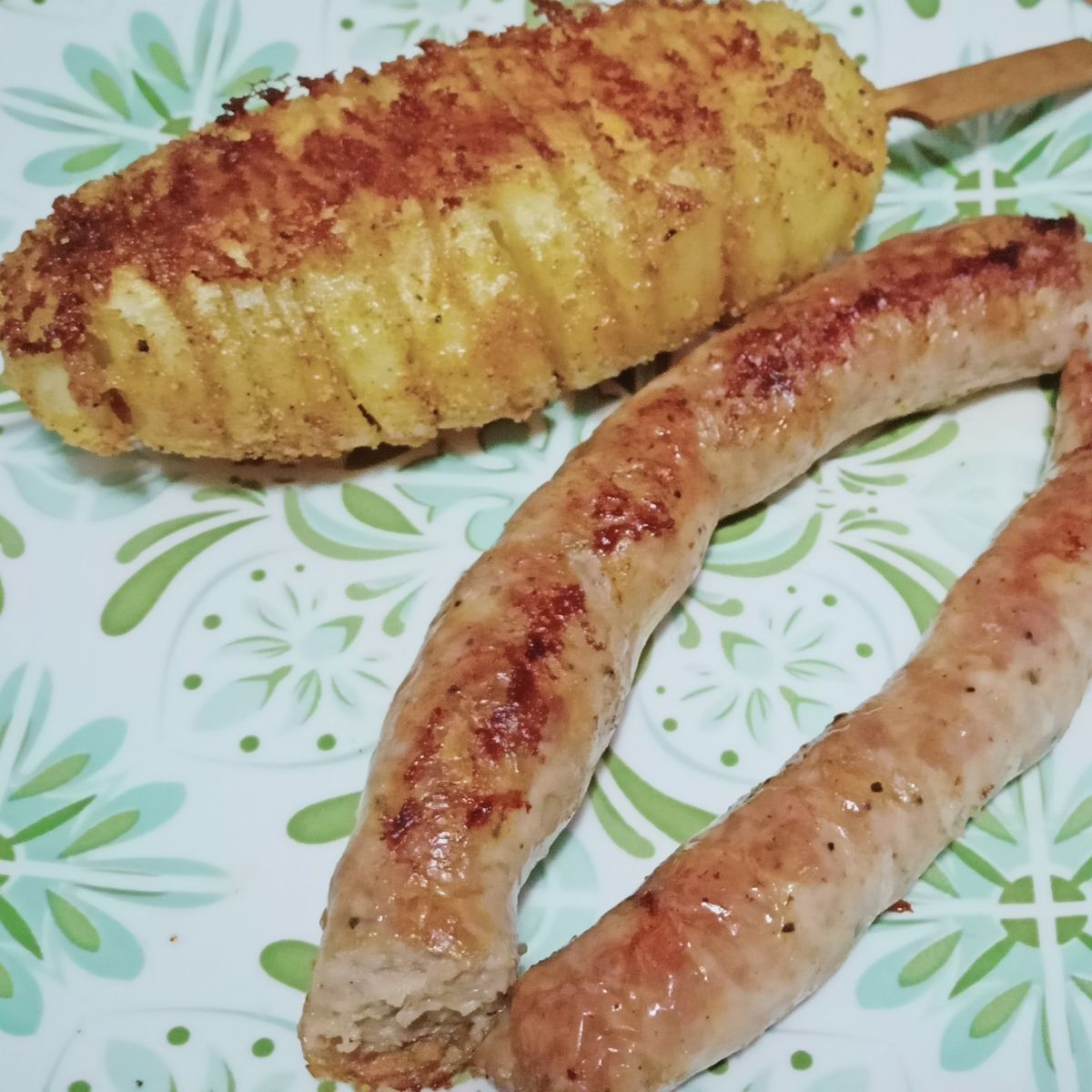 Patate twister con salsiccia al forno