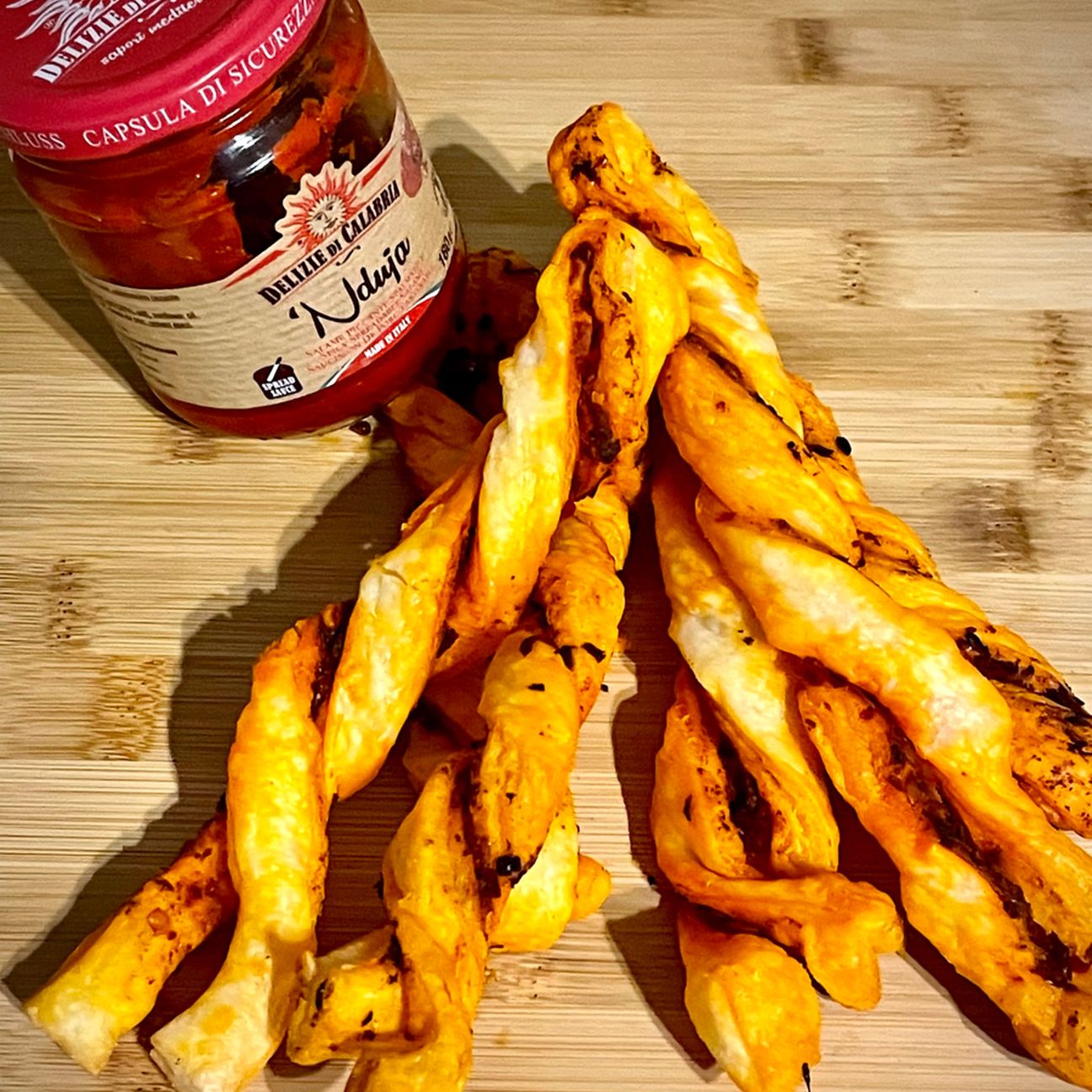 Grissini di pasta sfoglia alla ‘nduja