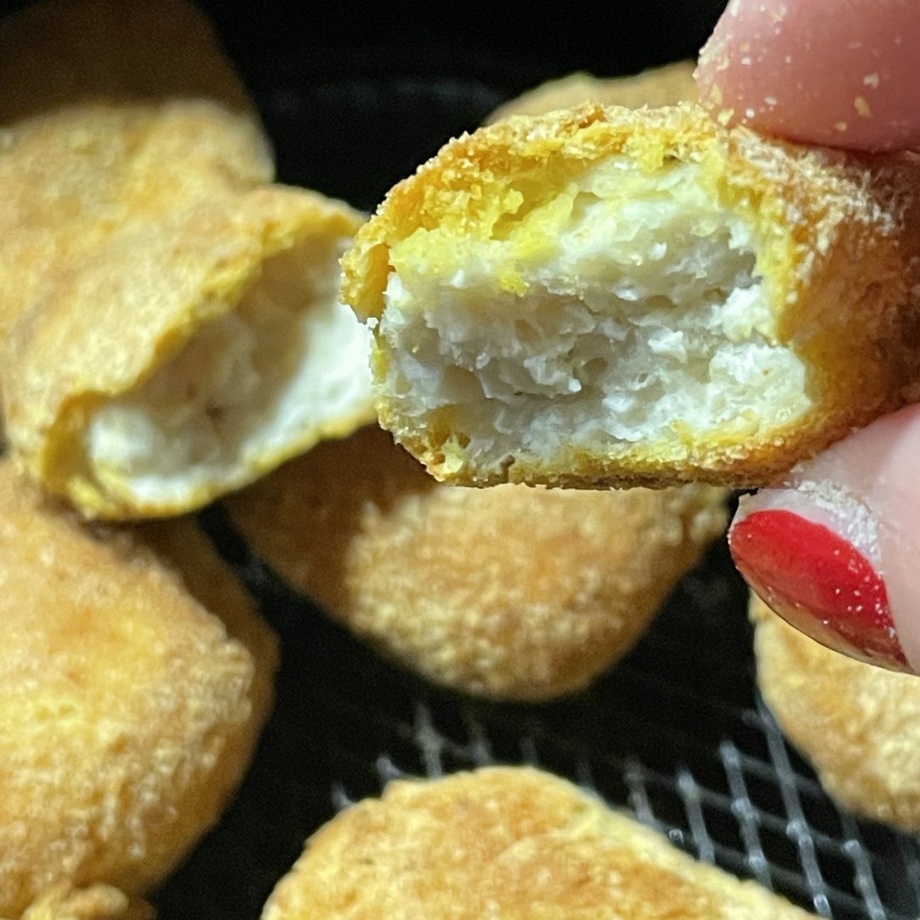 Nuggets di pollo fatti in casa e cotto in friggitrice ad aria