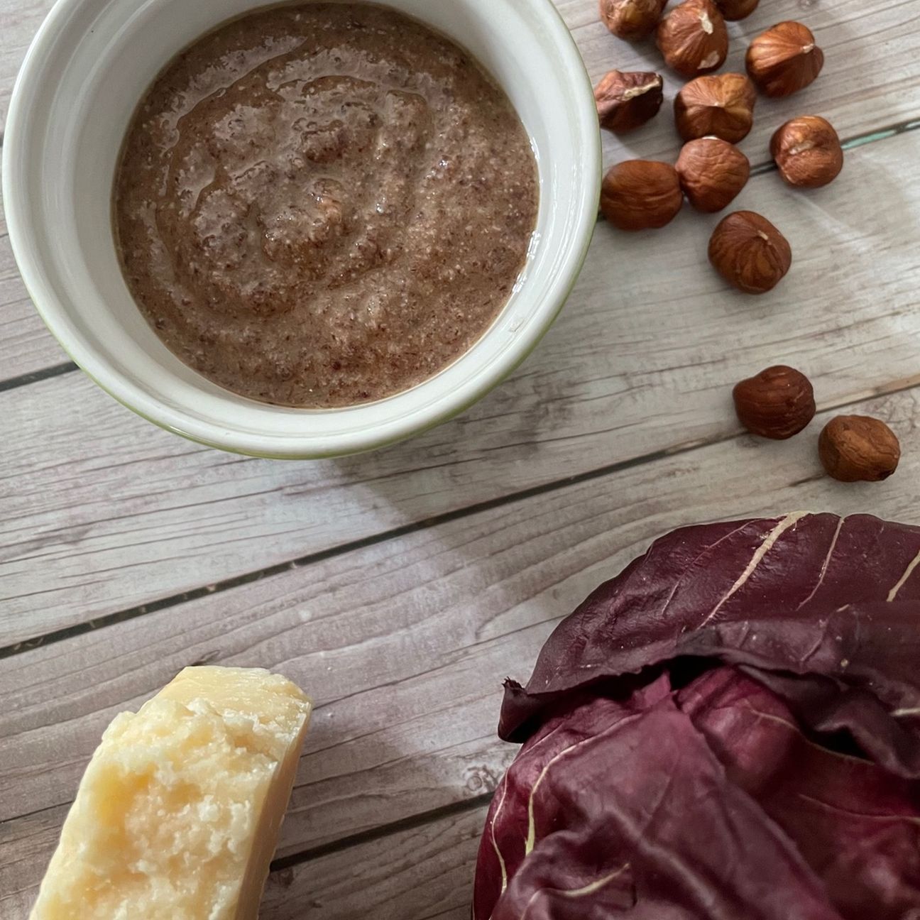 Pesto di radicchio grana e nocciole