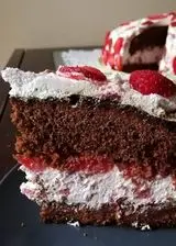 Ricetta Torta al Cioccolato con Panna e Fragole Senza Glutine