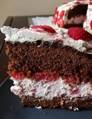 Ricetta Torta al Cioccolato con Panna e Fragole Senza Glutine di dolcichepassioneglutenfree