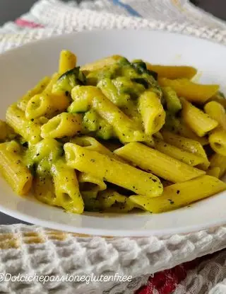 Ricetta Penne con Crema di Zucchine e Zafferano Senza Glutine di dolcichepassioneglutenfree