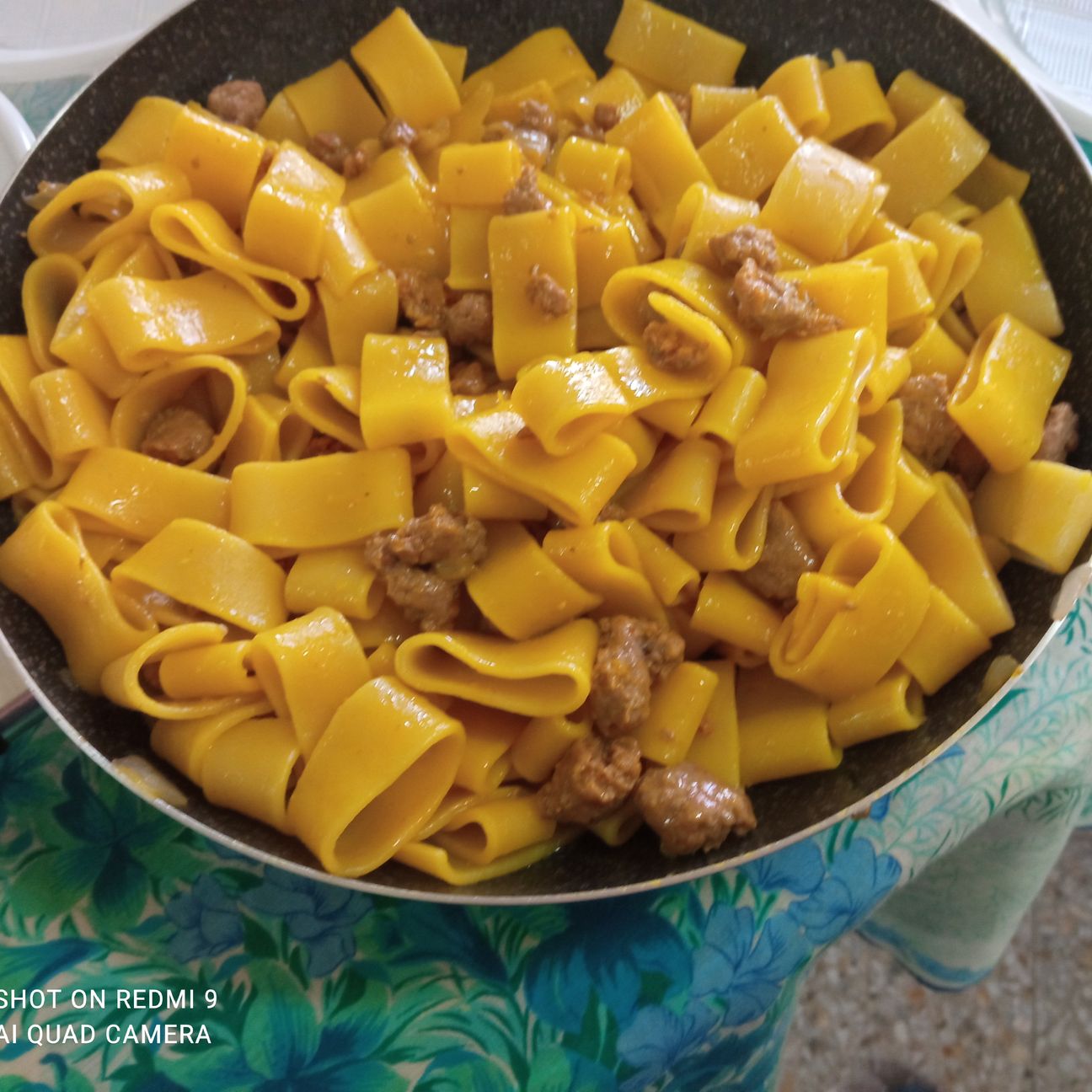 Paccheri con zafferano e salsiccia
