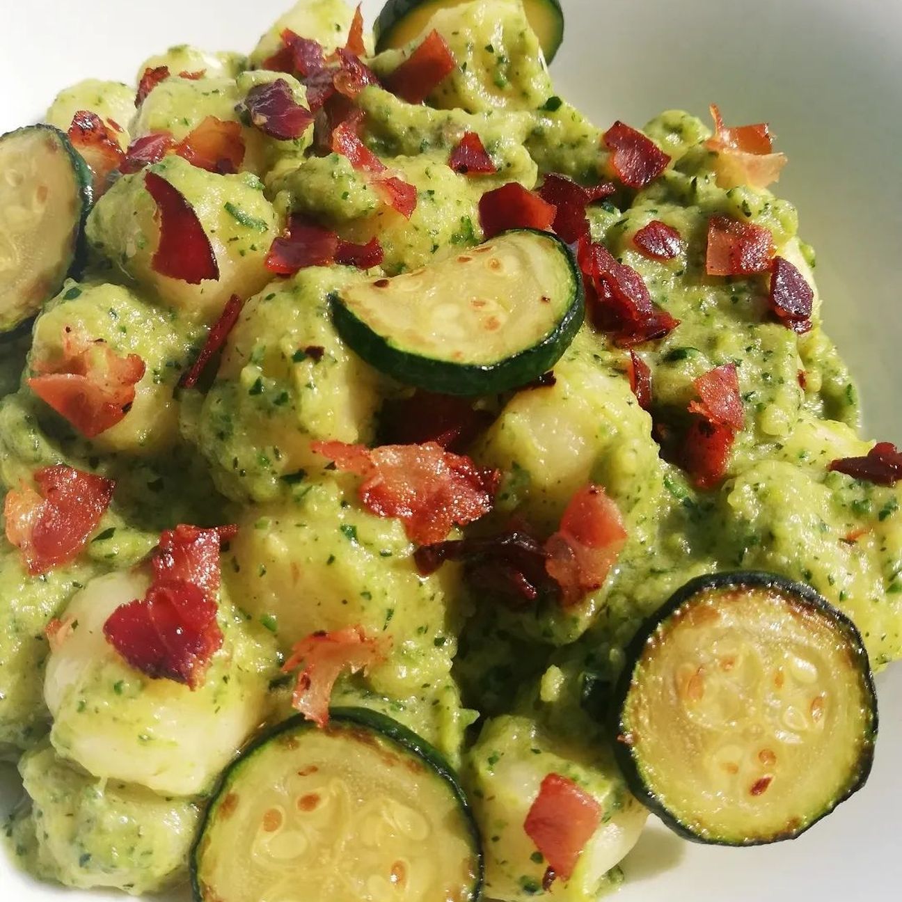 Gnocchetti con crema di zucchine e speck croccante 😋