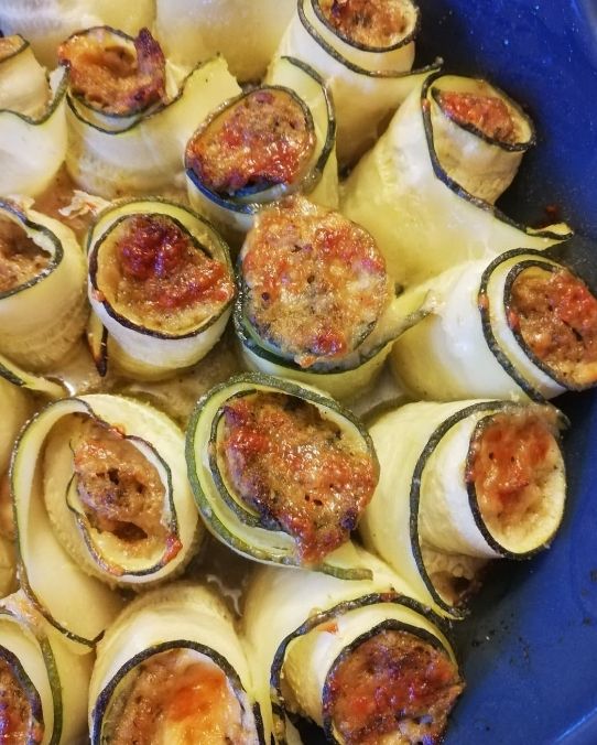 Involtini di zucchine ripieni di tonno, uova, menta e mozzarella gratinati 😍