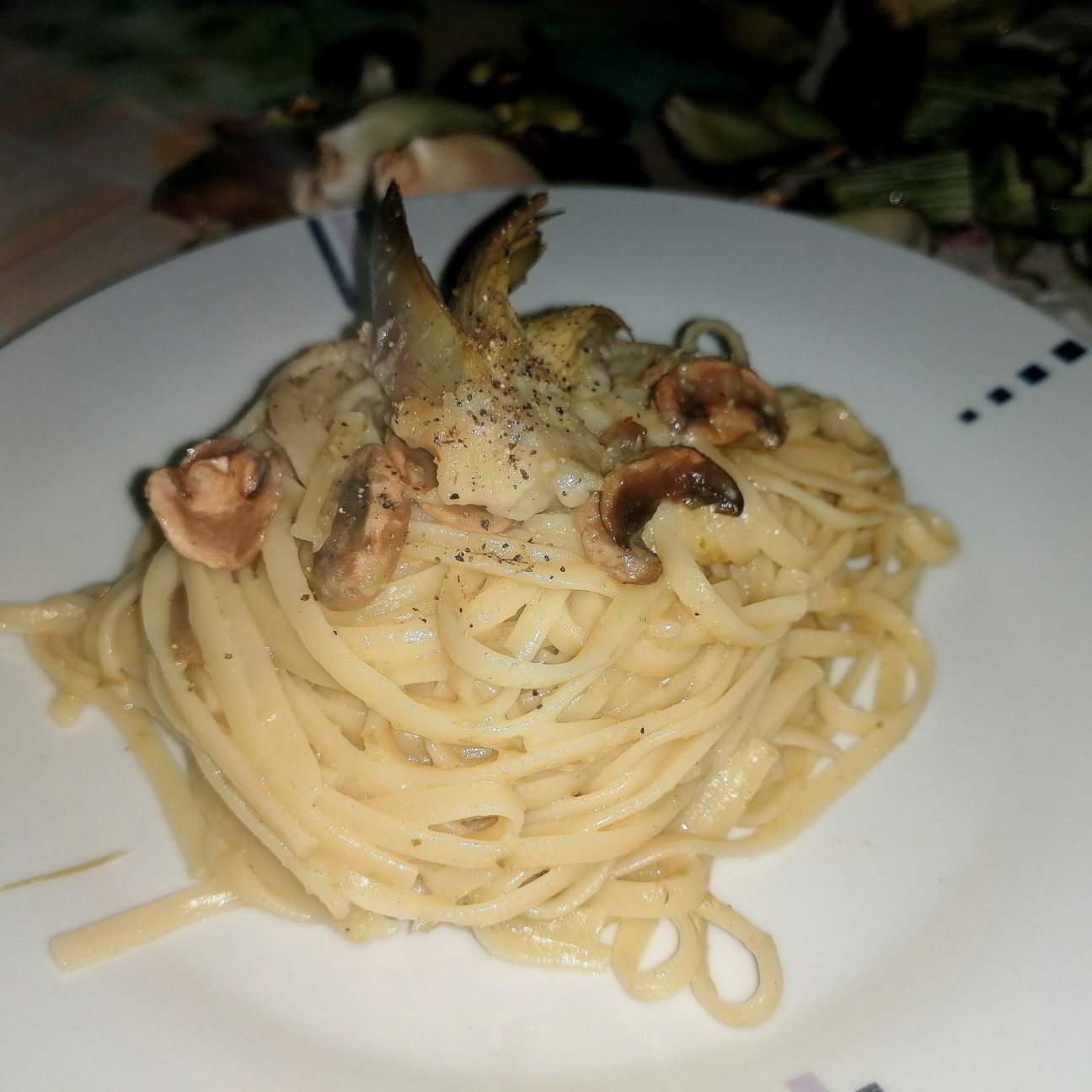 Linguine con crema di carciofi e funghi