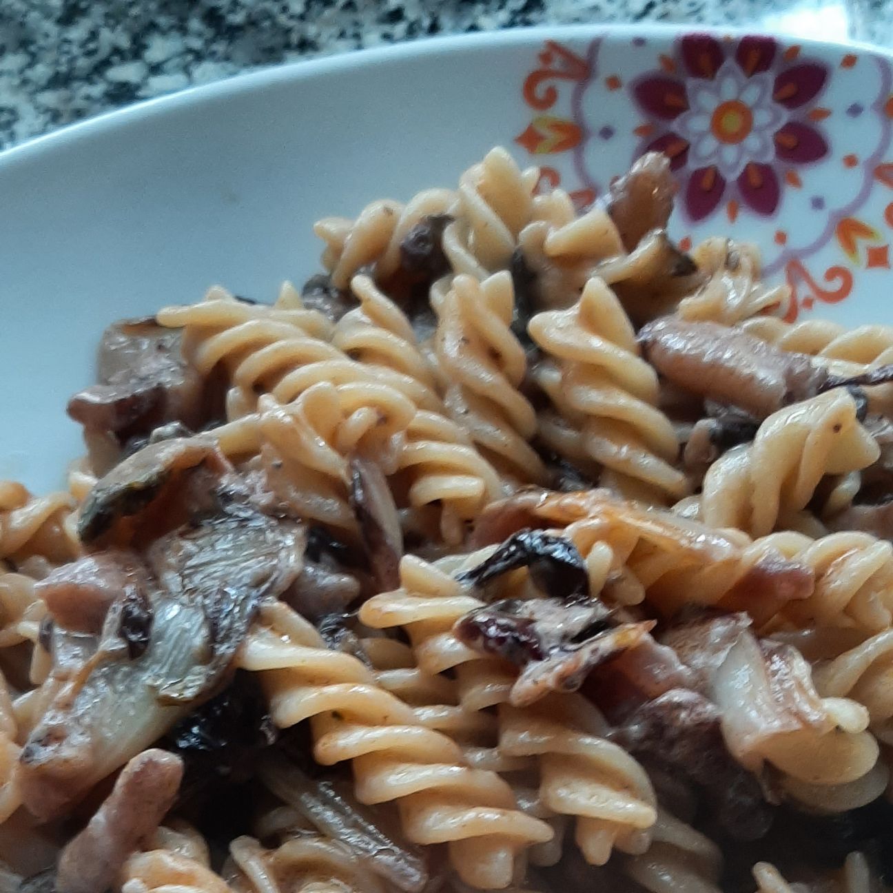 Fusilli radicchio e guanciale