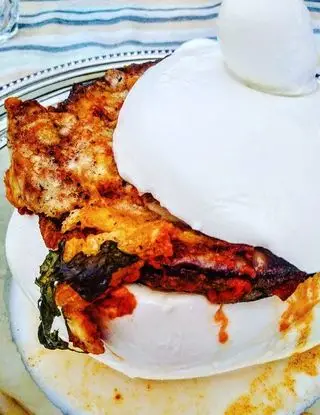 Ricetta Parmigiana di melanzane su trono di mozzarella di bufala campana DOP di 4salticonmarzia