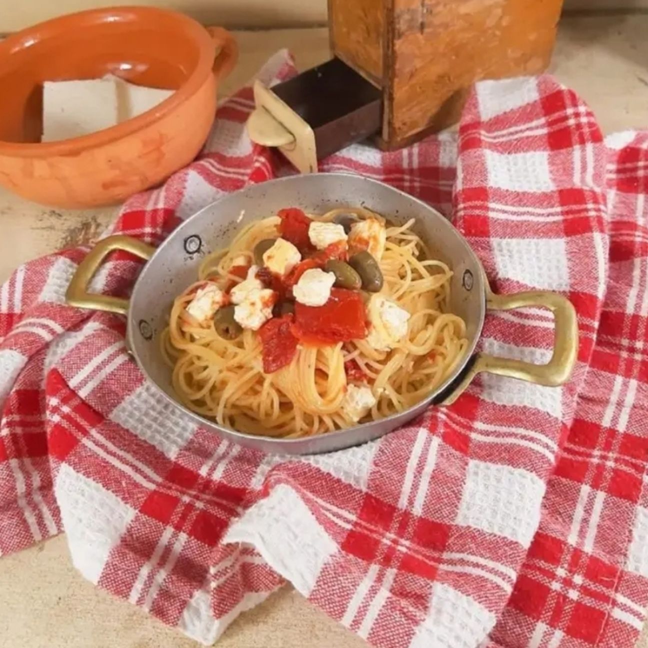 Spaghetti pepati al quartirolo