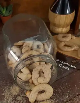 Ricetta Ciambelline rosa di visciola.versilia