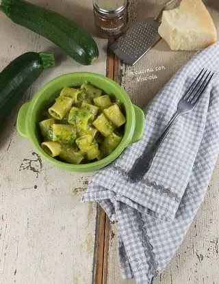 Ricetta Mezzi rigatoni risottati alle zucchine di visciola.versilia