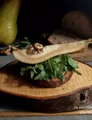 Ricetta Tartine pere in agrodolce e noci di visciola.versilia