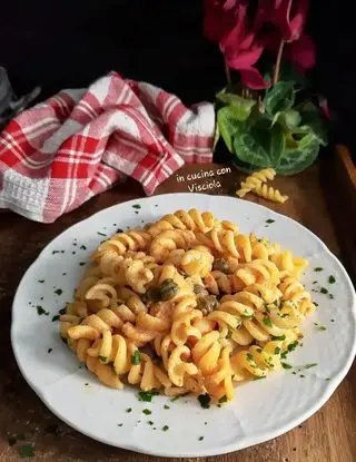 Ricetta fusilli in crema di capperi di visciola.versilia