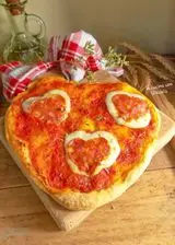 Ricetta Pizza San Valentino con cuoricini piccanti