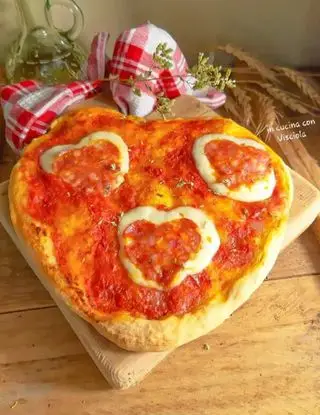 Ricetta Pizza San Valentino con cuoricini piccanti di visciola.versilia