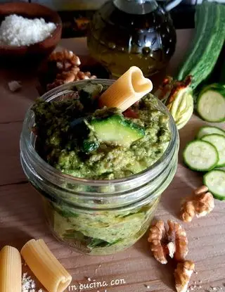 Ricetta Sugo verde di zucchine e noci di visciola.versilia