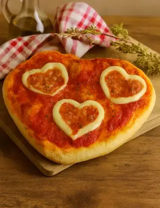 Ricetta Pizza San Valentino con cuoricini piccanti di visciola.versilia