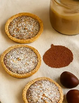Copertina della ricetta Mini crostatine con crema di castagne e noci di visciola.versilia