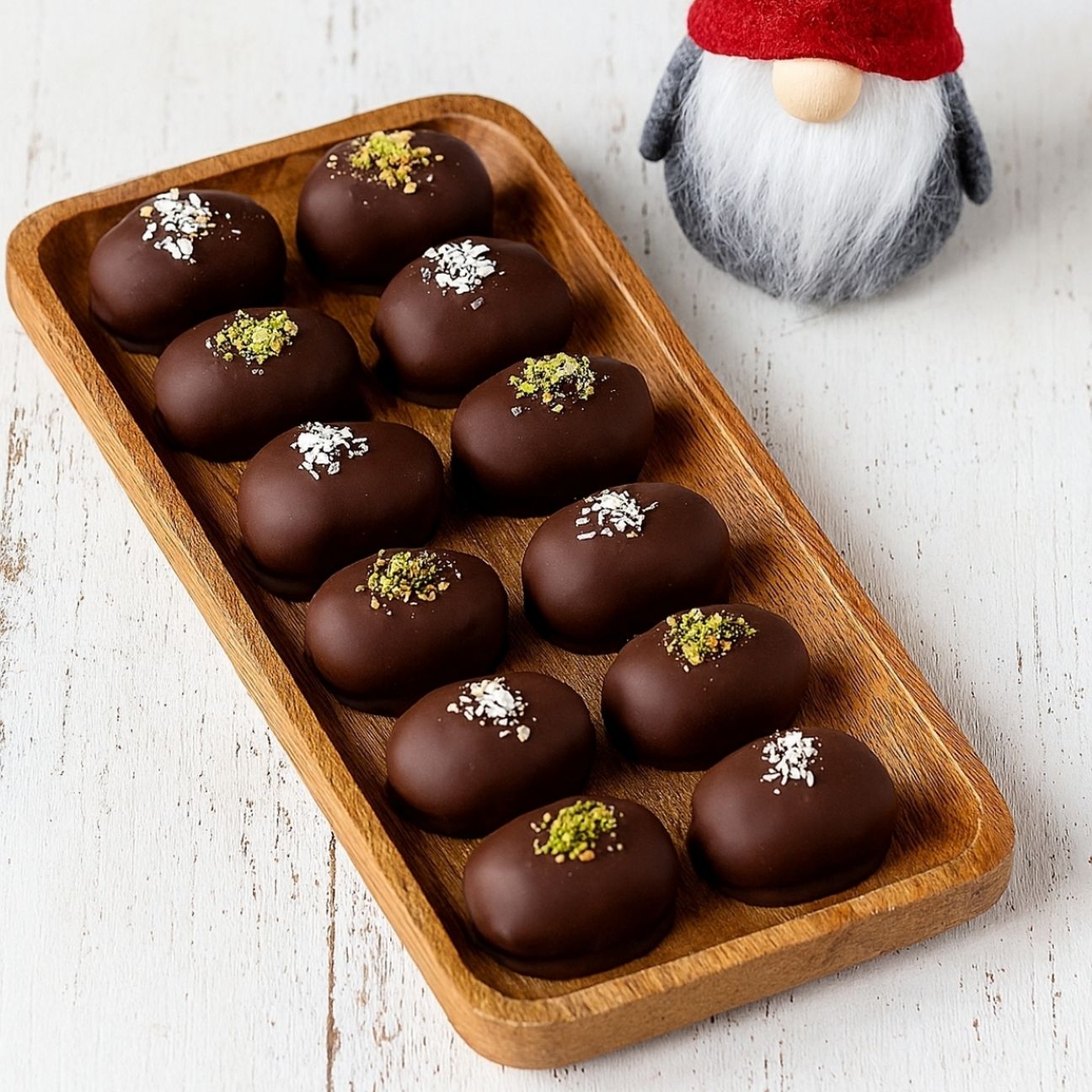 Datteri ripieni e ricoperti di cioccolato