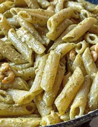 Ricetta Penne al Pesto Di Basilico , Crema di Salmone e Gamberetti di Lacucinadigiulie