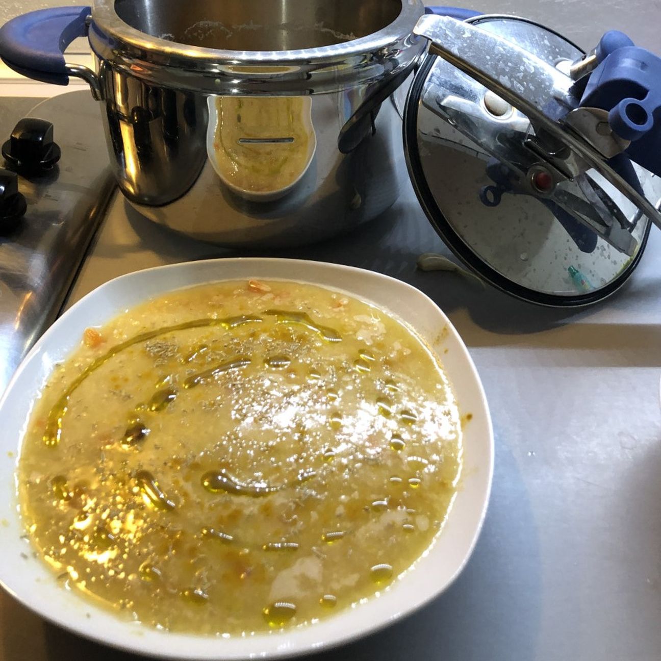 Crema di lenticchie rosse con curry.