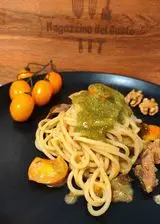 Ricetta Spaghetti con sgombro, datterini gialli e crema alle noci