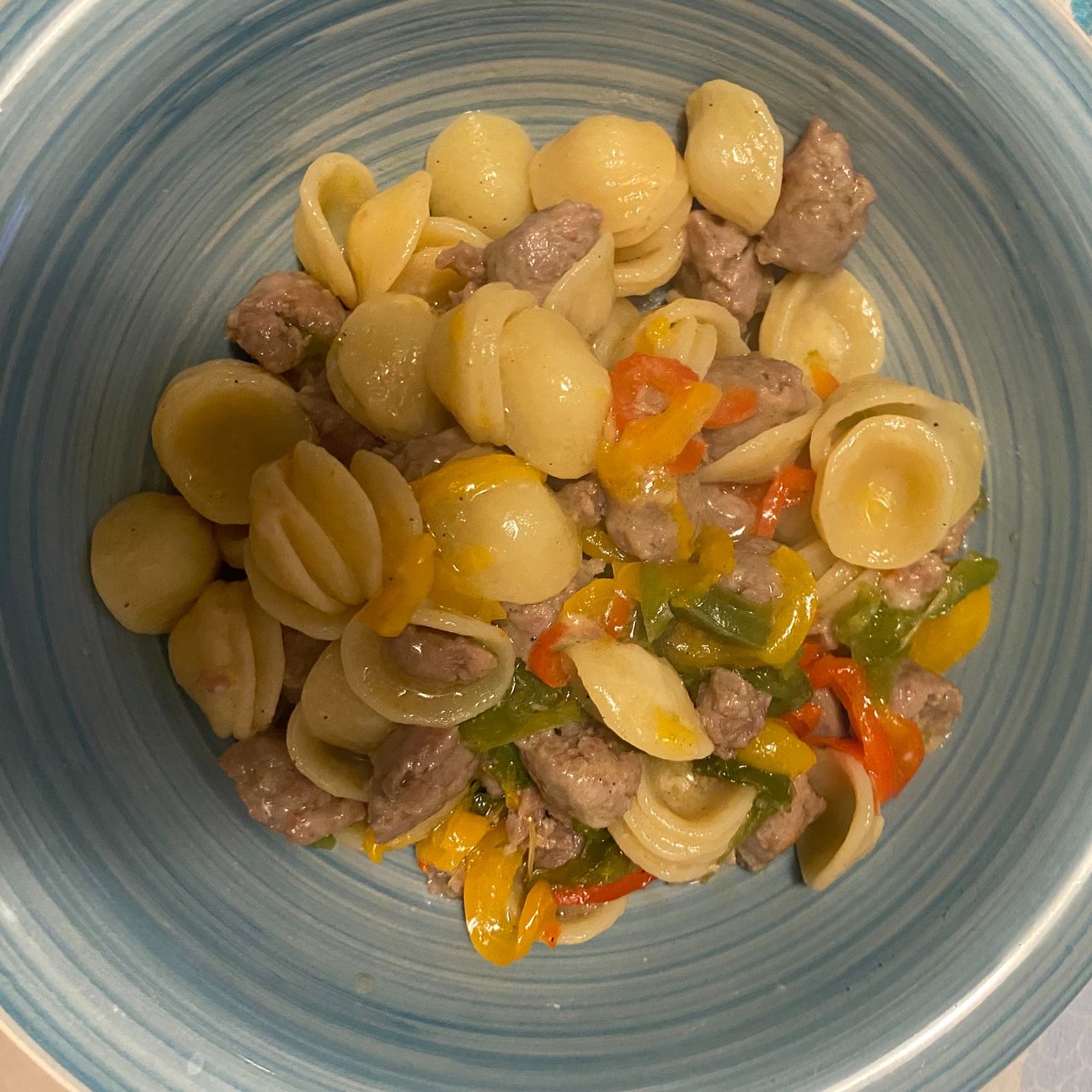 Orecchiette con salsiccia e peperoni