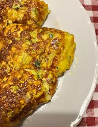 Ricetta Frittatona zucchine,patate, cipolle e formaggio gratuggiato di francescacavedon