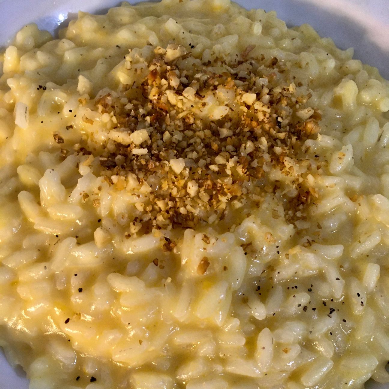 Risotto con crema di zucca, stracchino e noci tostate