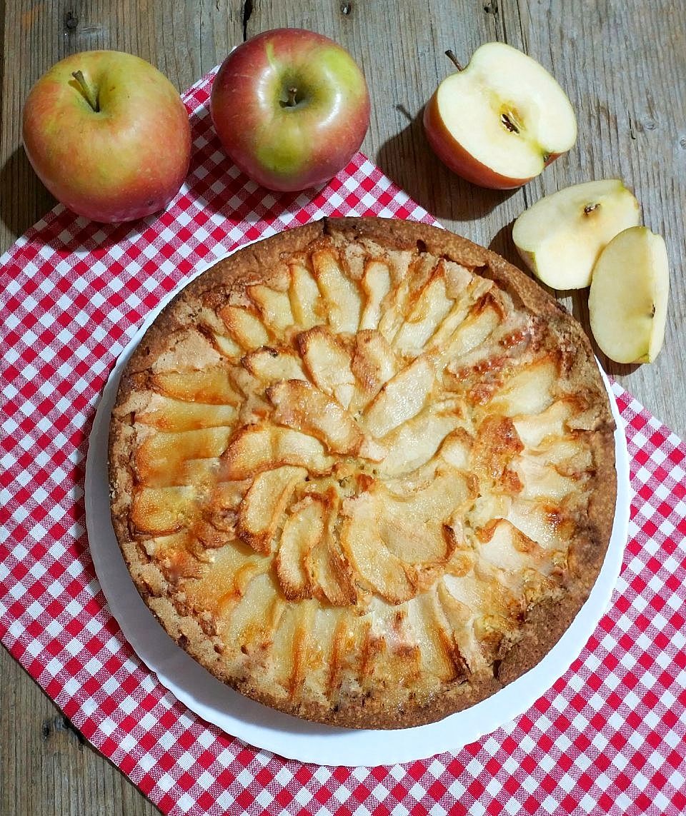 Torta di mele soffice e profumata… ricetta classica!