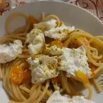 Ricetta Spaghetti con datterini gialli burrata e pistacchio