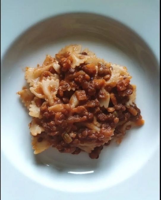 Farfalle con ragù di lenticchie
