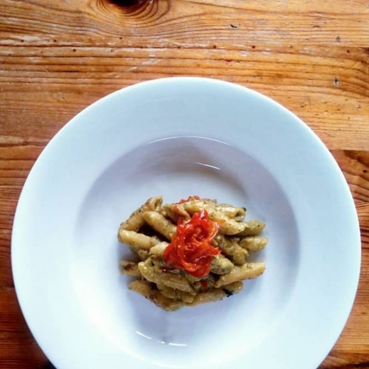 Trofie con pesto e peperoni