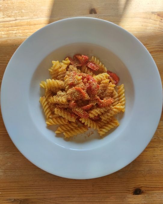 Fusilli con pomodorini confit e mollica