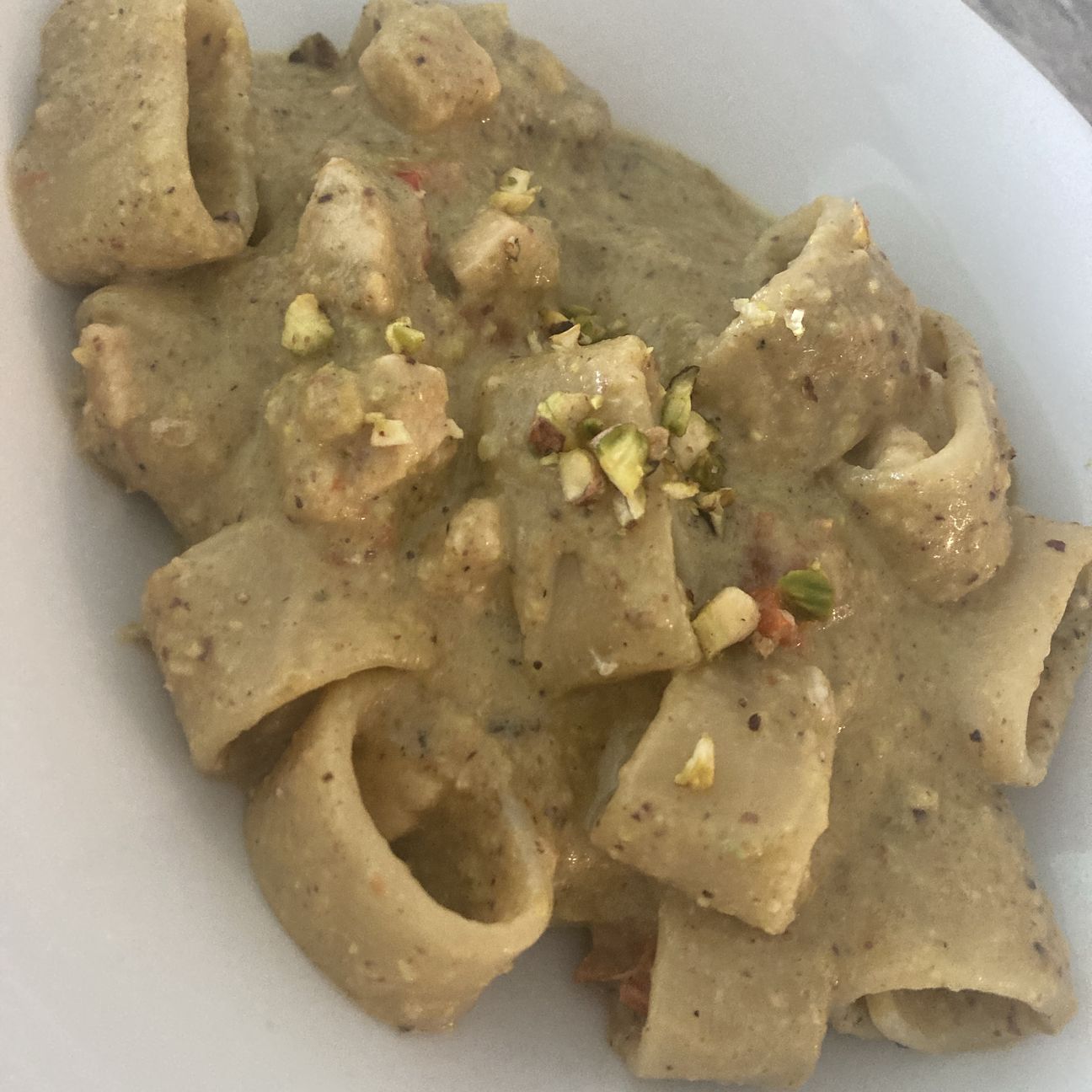 Calamarata con pesce spada pachino e crema di pistacchio