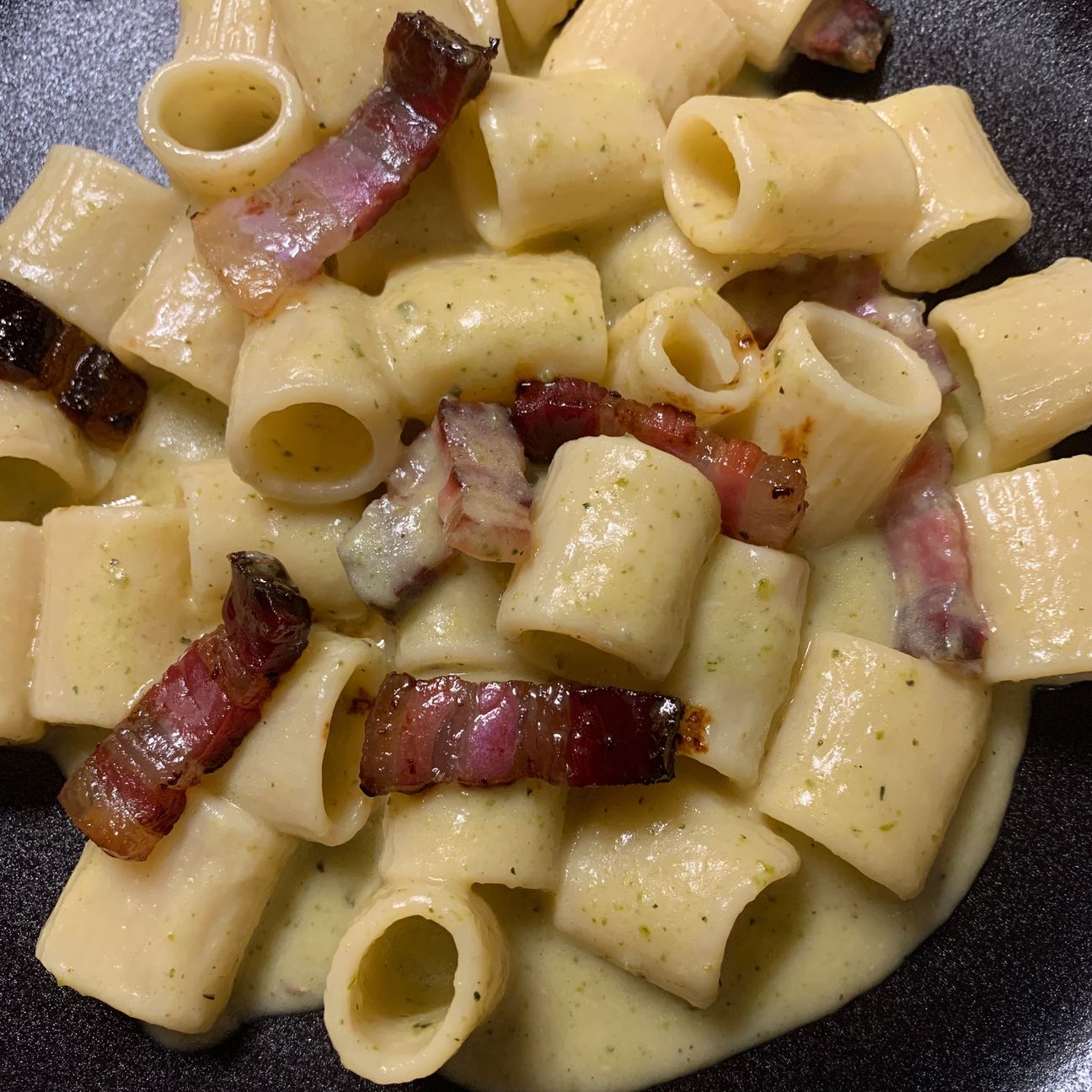 Pasta con crema di zucchine e pancetta affumicata