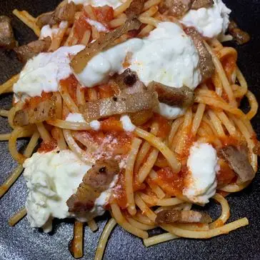 Ricetta Spaghetti al pomodoro con guanciale croccante e stracciatella di tagfooditalia
