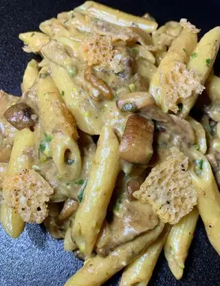 Ricetta Penne con taleggio, funghi porcini, pistacchio e cialdine di parmigiano di tagfooditalia